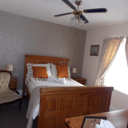 Ivy Bank Guest House Tenby Esterno foto