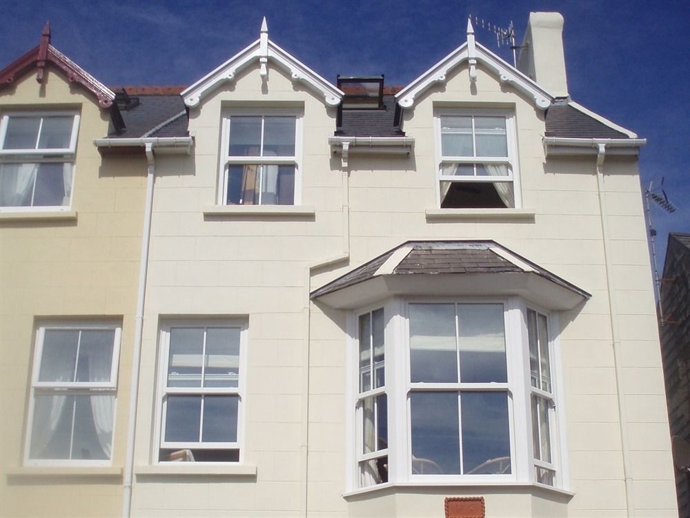 Ivy Bank Guest House Tenby Esterno foto
