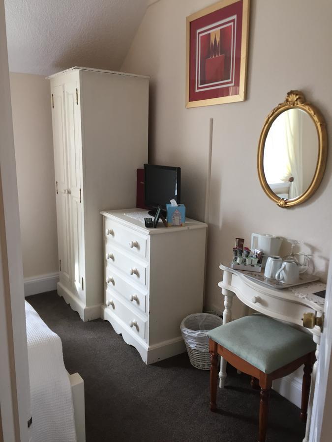 Ivy Bank Guest House Tenby Esterno foto