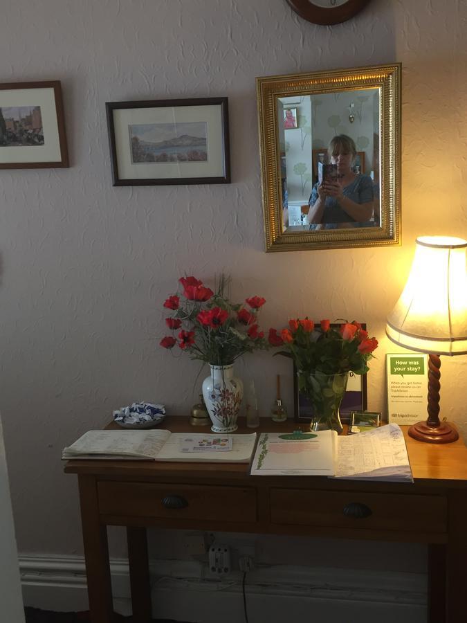 Ivy Bank Guest House Tenby Esterno foto
