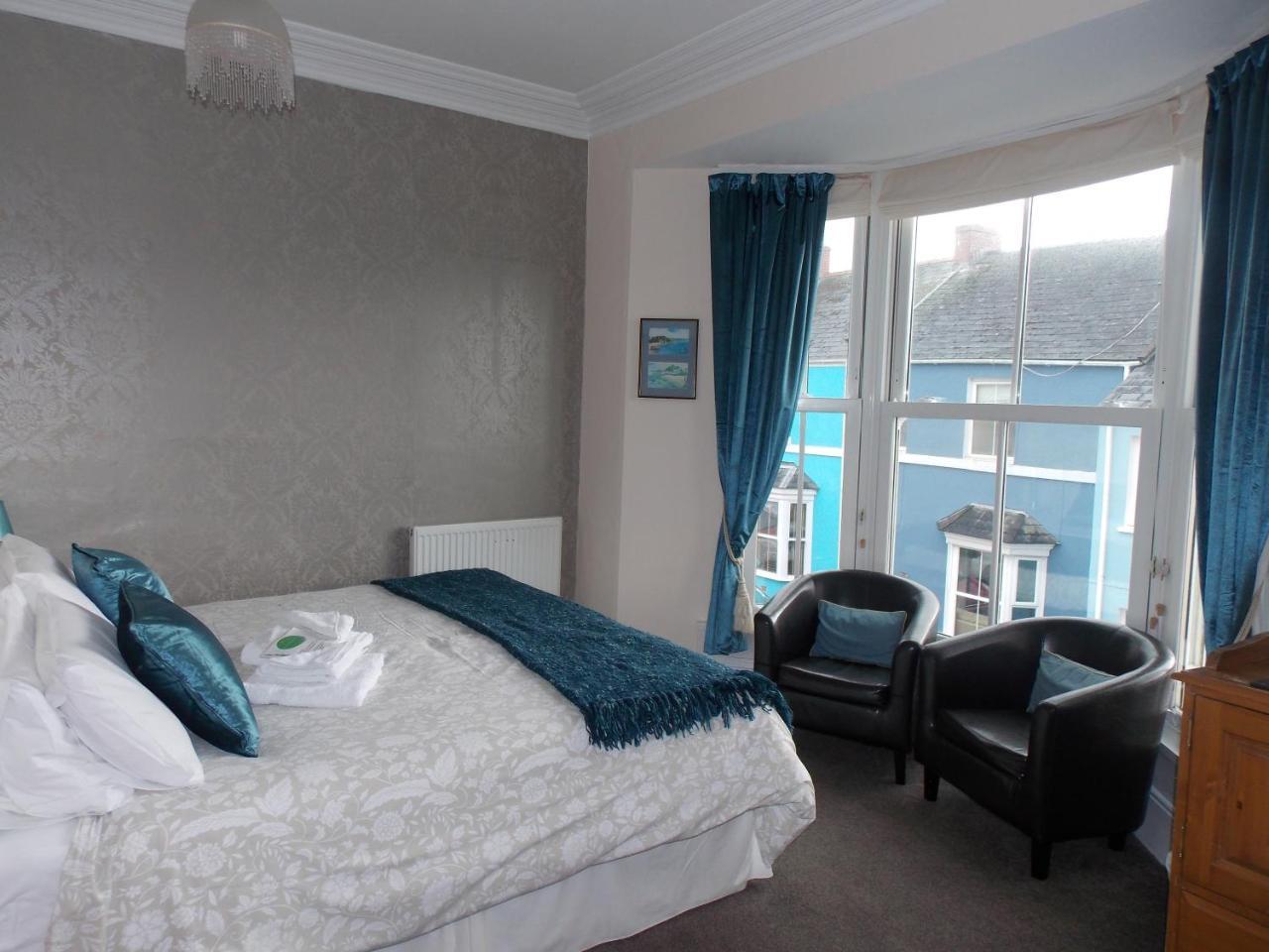 Ivy Bank Guest House Tenby Esterno foto