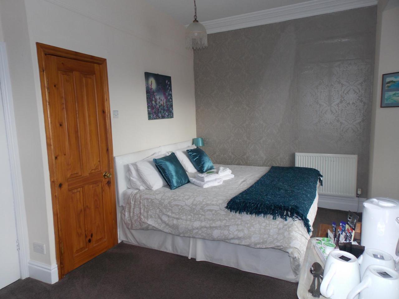 Ivy Bank Guest House Tenby Esterno foto