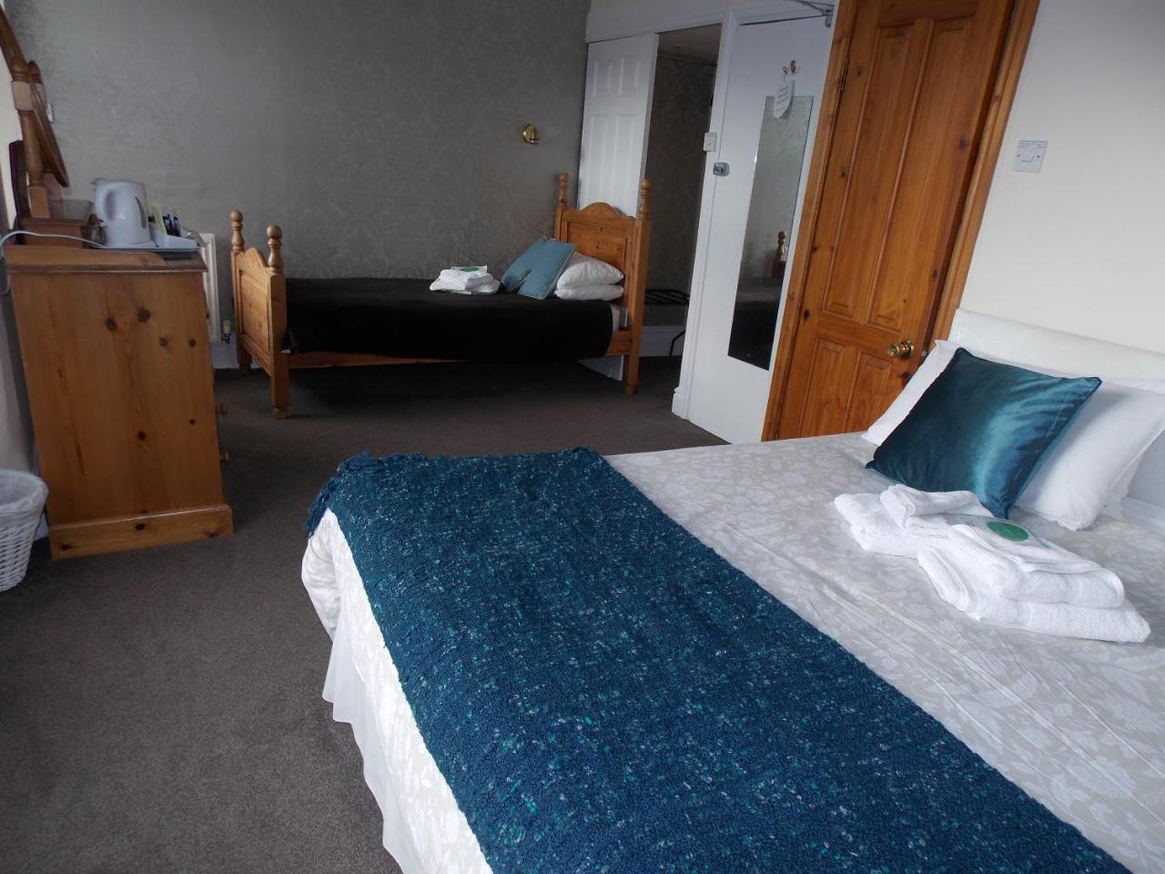 Ivy Bank Guest House Tenby Esterno foto