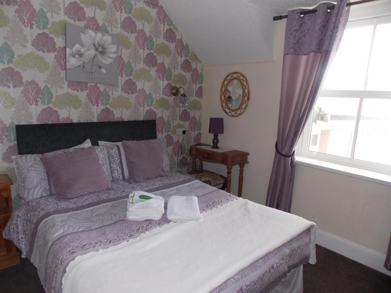 Ivy Bank Guest House Tenby Esterno foto