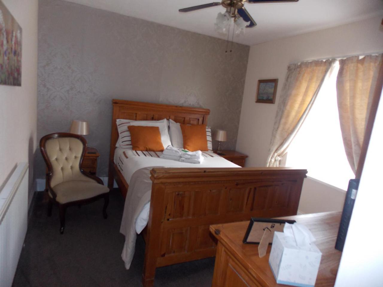 Ivy Bank Guest House Tenby Esterno foto