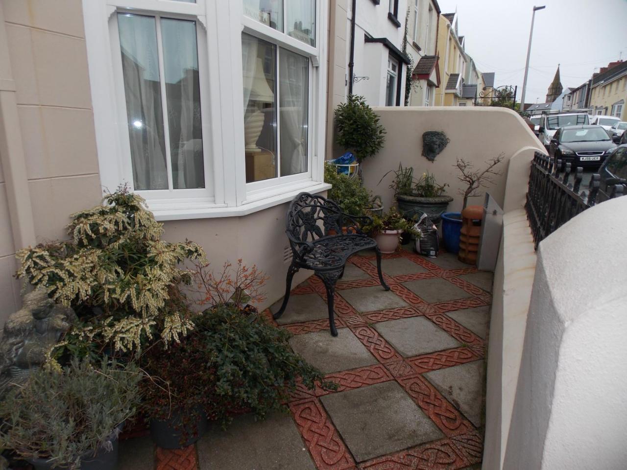 Ivy Bank Guest House Tenby Esterno foto