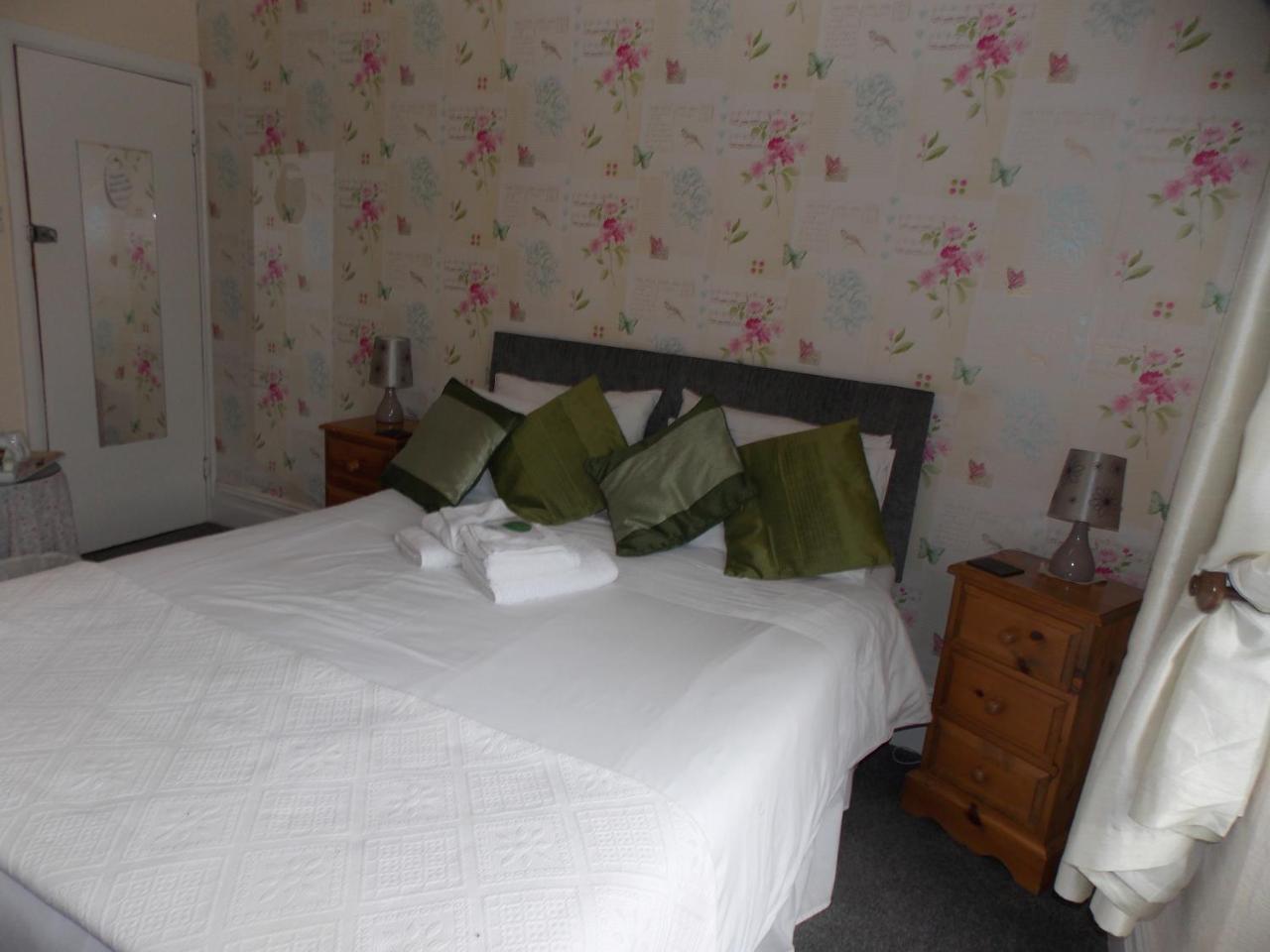 Ivy Bank Guest House Tenby Esterno foto