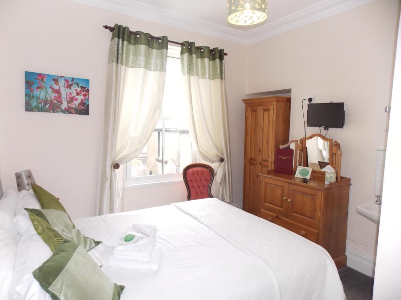 Ivy Bank Guest House Tenby Esterno foto