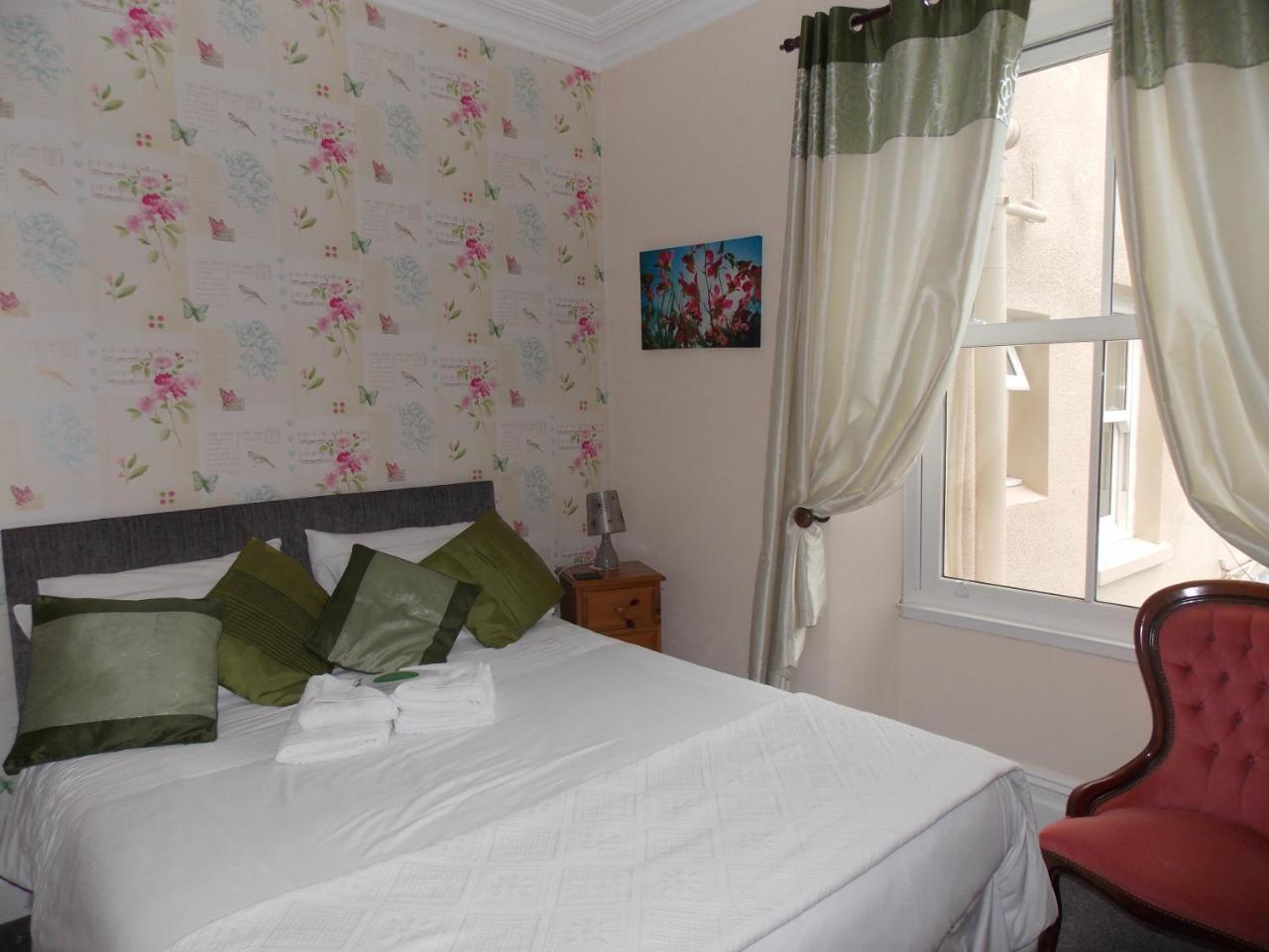 Ivy Bank Guest House Tenby Esterno foto