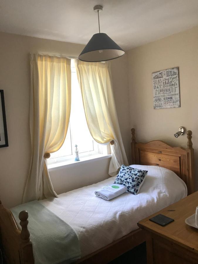 Ivy Bank Guest House Tenby Esterno foto