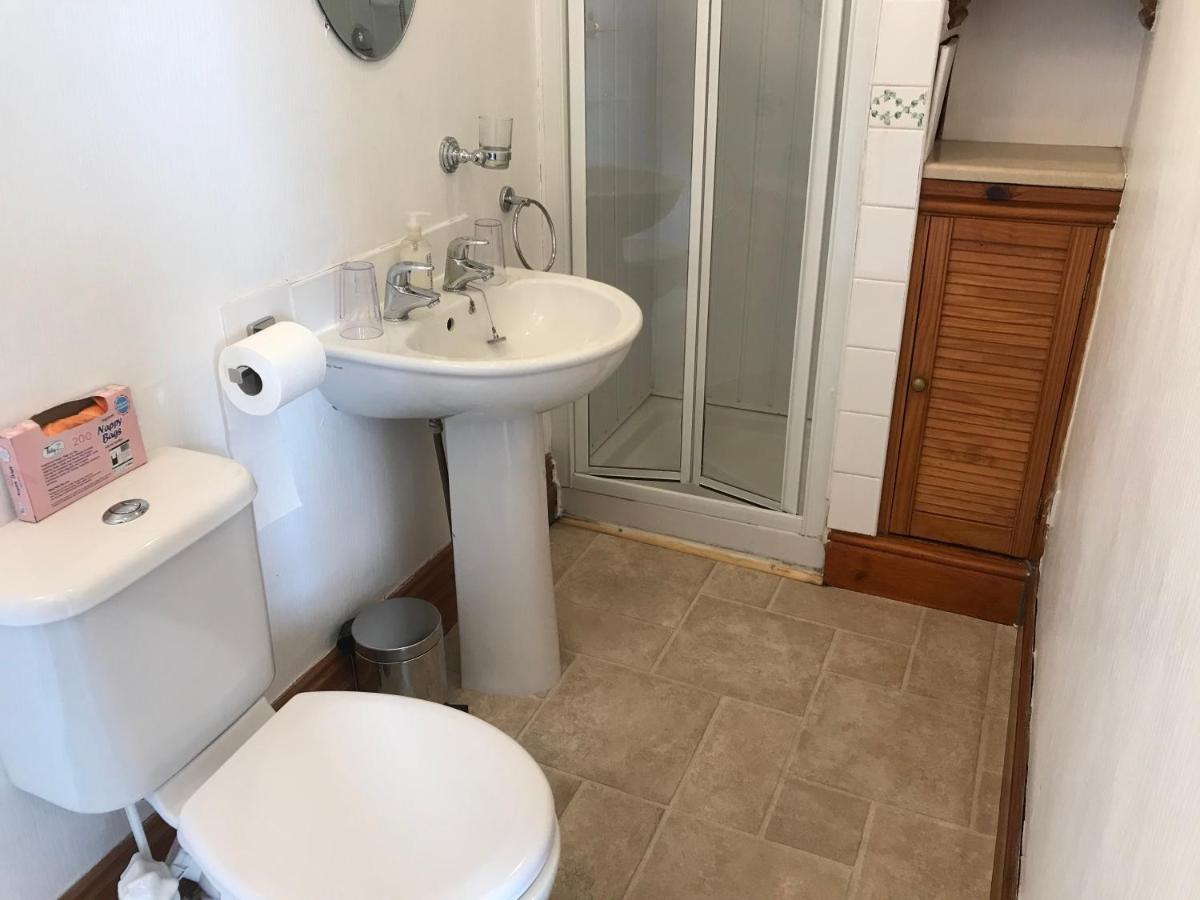 Ivy Bank Guest House Tenby Esterno foto