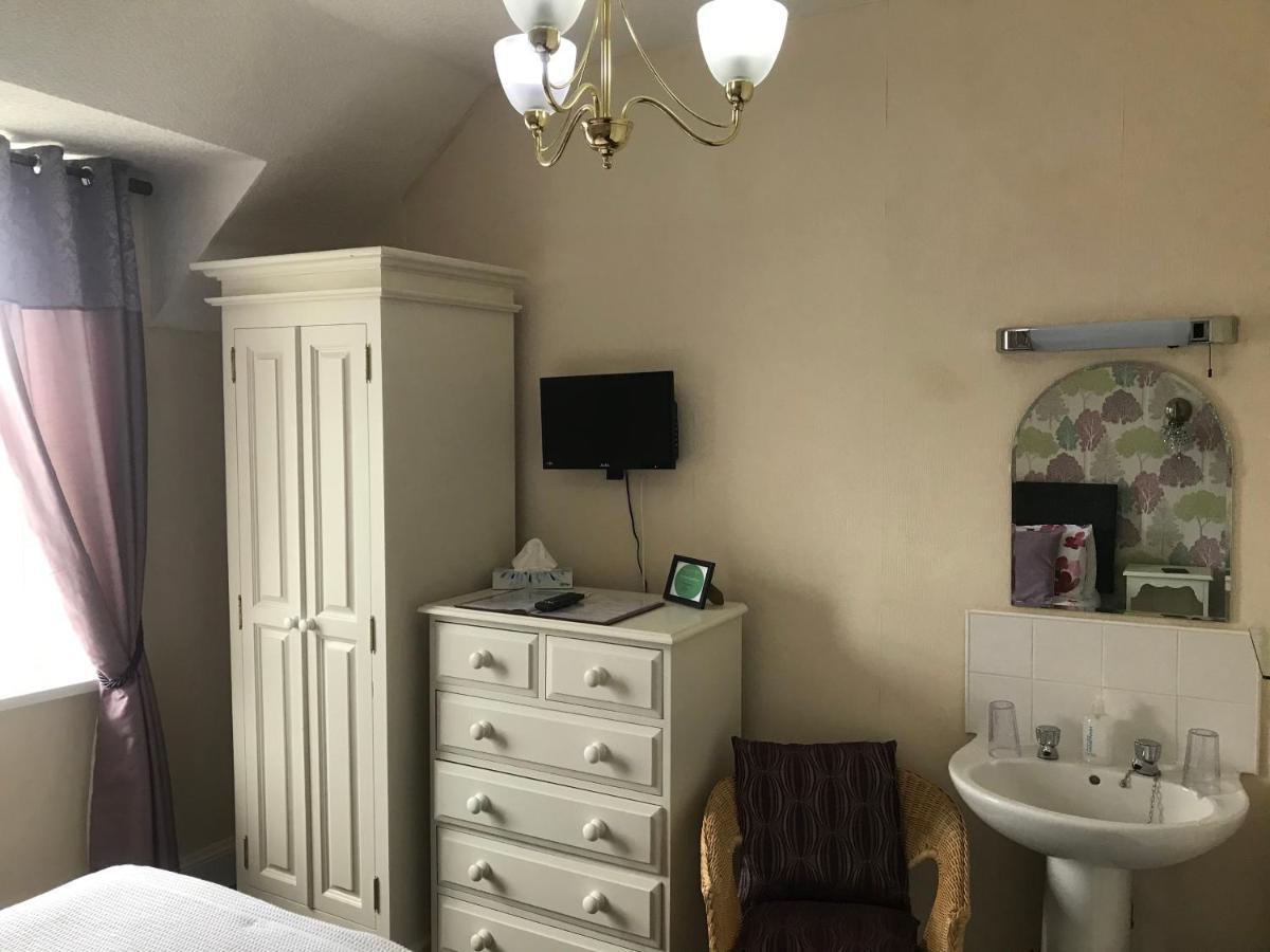 Ivy Bank Guest House Tenby Esterno foto