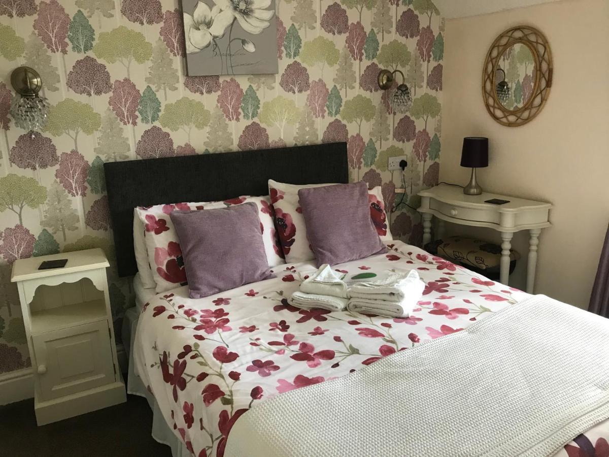 Ivy Bank Guest House Tenby Esterno foto