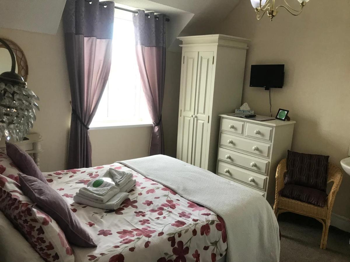 Ivy Bank Guest House Tenby Esterno foto