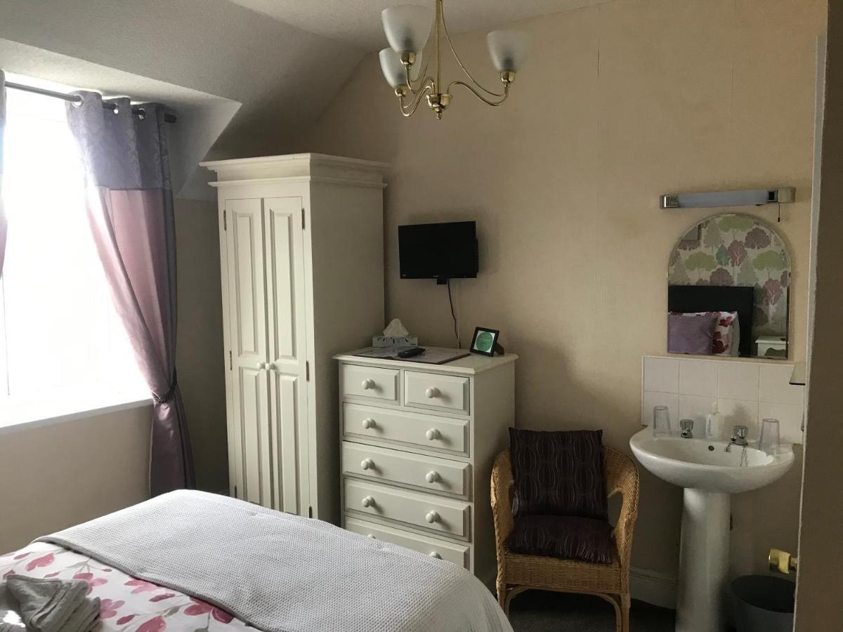 Ivy Bank Guest House Tenby Esterno foto
