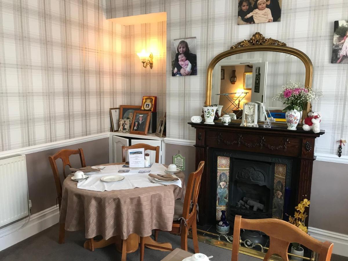 Ivy Bank Guest House Tenby Esterno foto